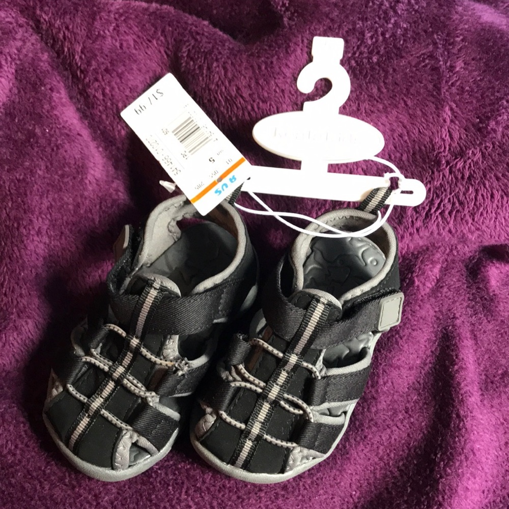 Boys size 5 sandal